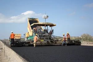 نقش راه‌سازی در توسعه لجستیک عمان چیست ؟