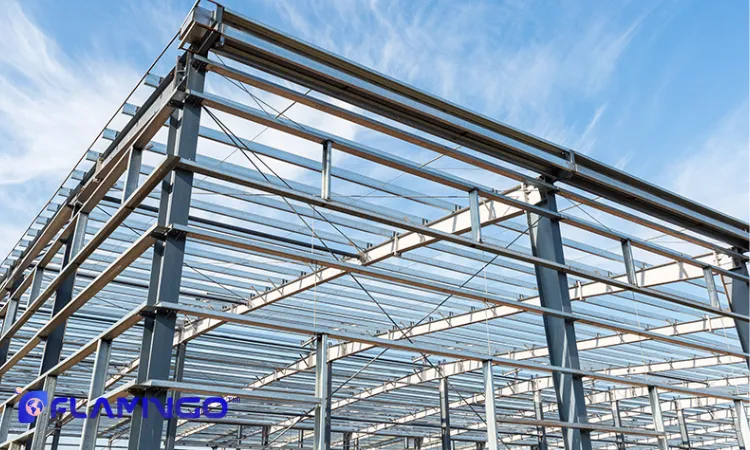 طراحی سازه‌های صنعتی در عمان: اسکلت فلزی یا بتنی؟